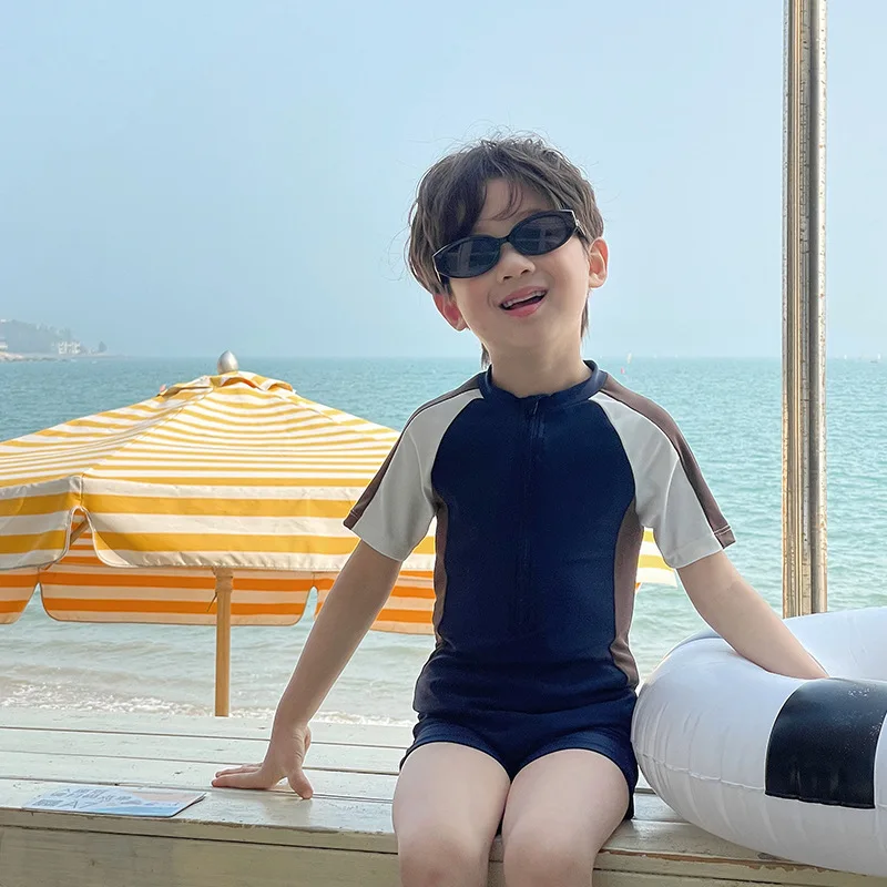 بدلة سباحة قطعة واحدة ملونة للأطفال من WackDaria للأولاد للحماية من الأشعة فوق البنفسجية ملابس شاطئ جميلة منقوشة بدلة استحمام للأولاد للمتعة