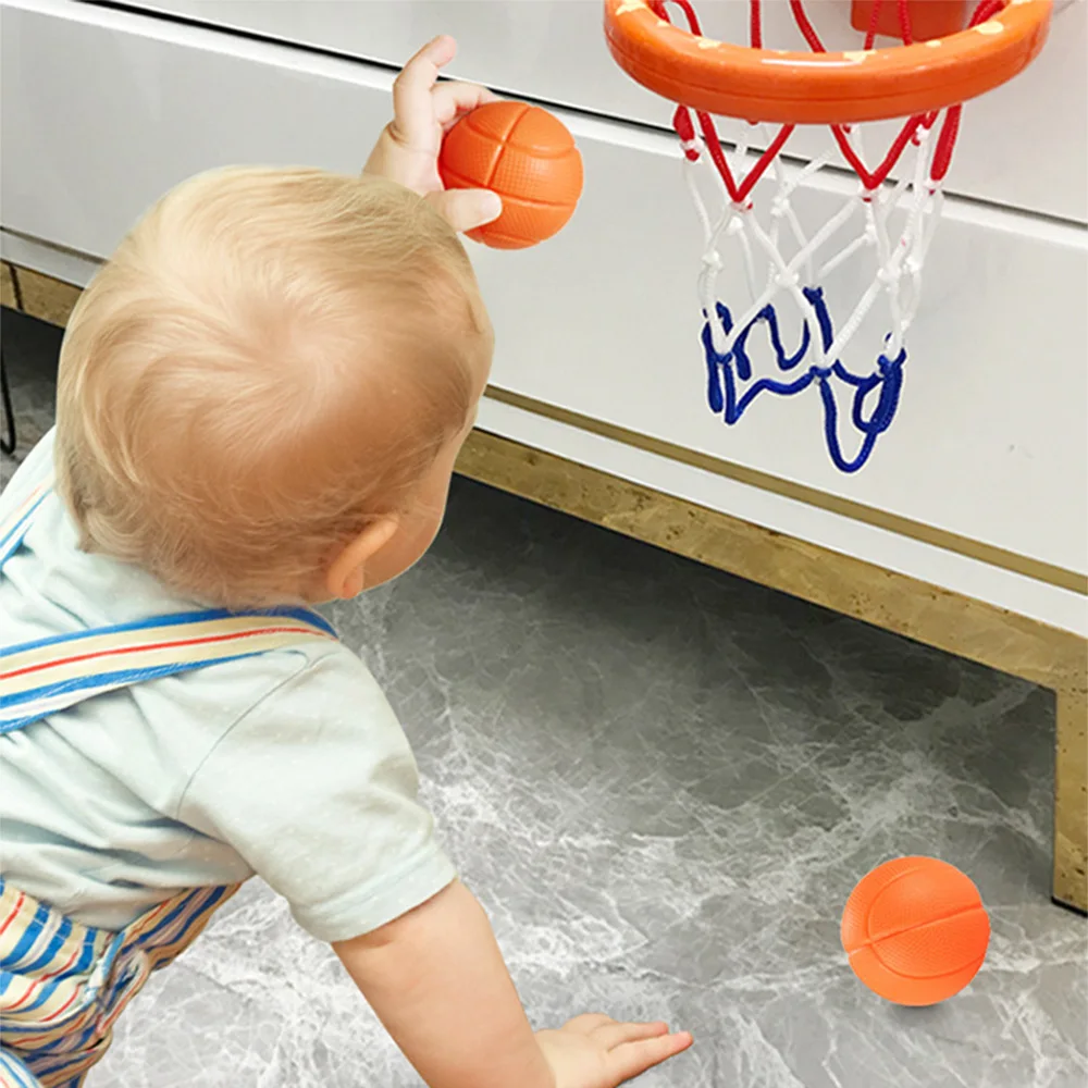 ของเล่นบาสเก็ตบอลพลาสติกสำหรับฝึกซ้อมในร่ม พร้อมแป้นบาสติดผนังแบบสุญญากาศ สำหรับเด็กชายและเด็กหญิง