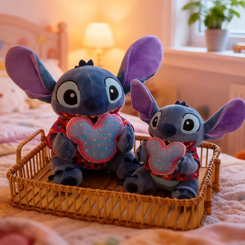 

Новые плюшевые игрушки-куклы Disney 2026 в цветах макарон, милые и мягкие плюшевые подушки Stitch, декоративные украшения, праздничные подарки