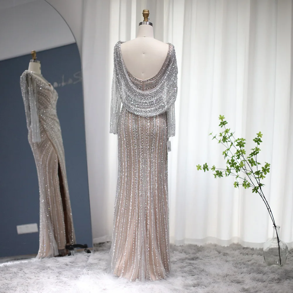 Sharon Said Luxuriöses Silbernes Meerjungfrauenkleid für Hochzeitsfeier mit Cape, Perlenbesetztes Schlitz-Abendkleid SS035 Maßanfertigung – Detail 27