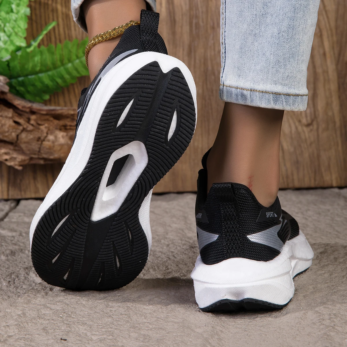 Women's Spring and Autumn Daily Fashion Versatile Lightweight Mesh Breathable Sports Shoes Carbon Plate Cushioning Marathon Racing Running Shoes