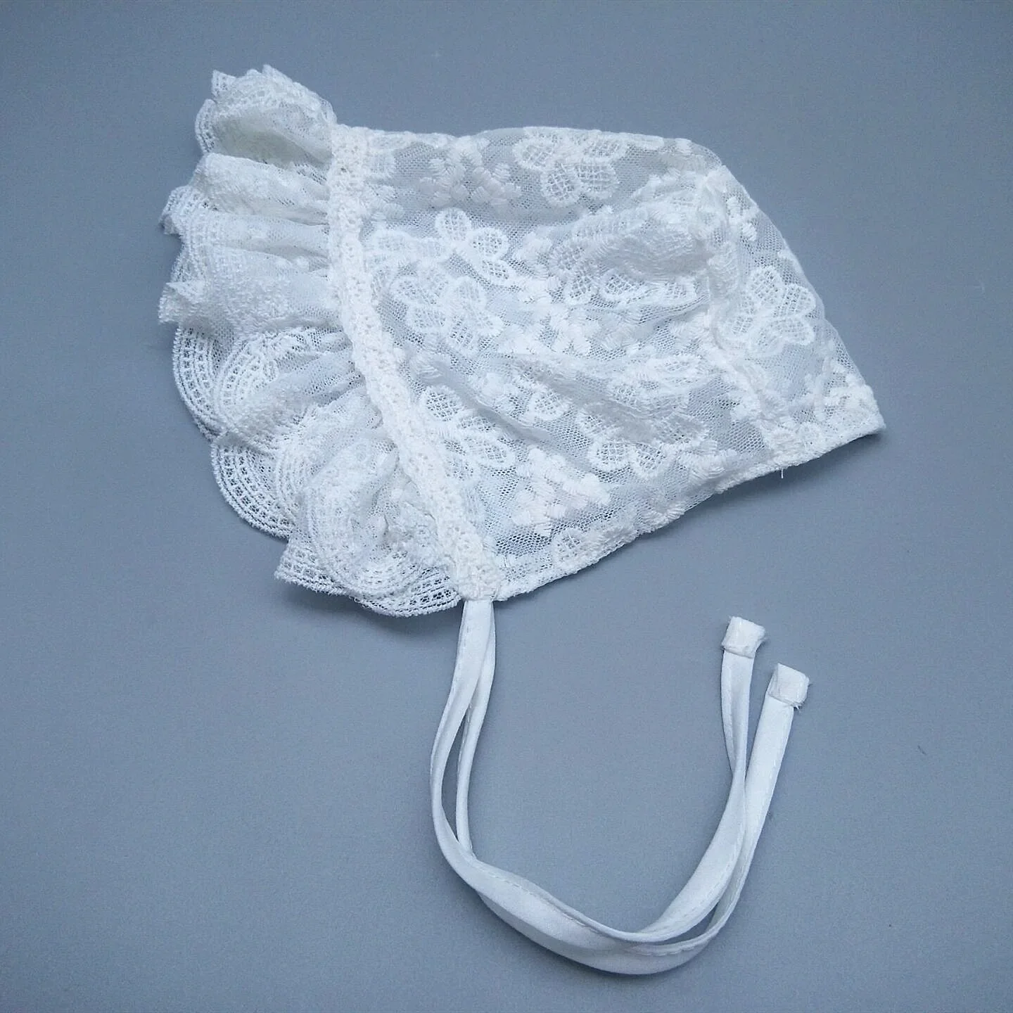 

Цветочная вышивка, сетчатая ткань, кружевная полая шляпа принцессы с цветком, детская шапка, шапка для новорожденных, реквизит для фотосессии на день рождения