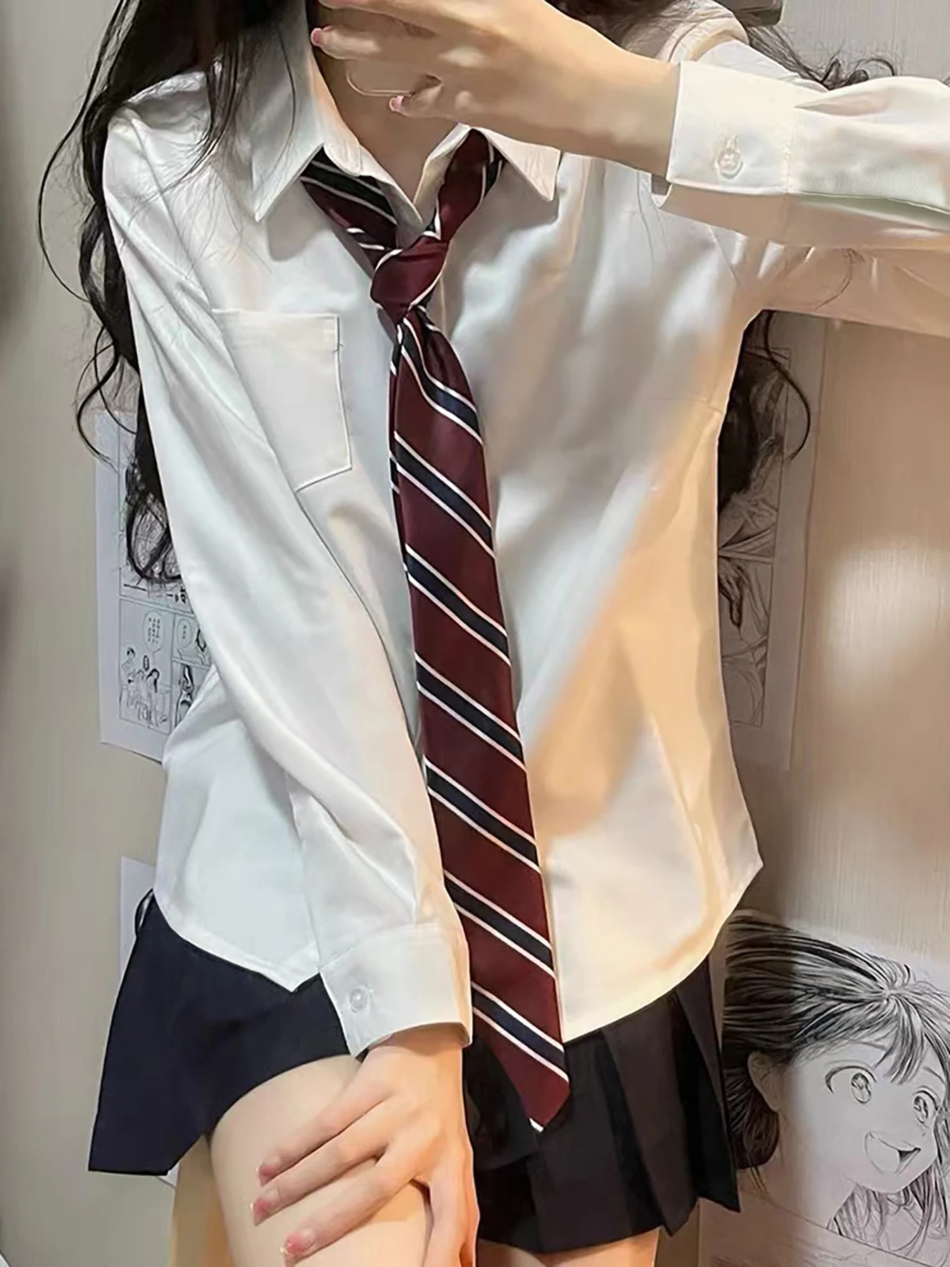 Chemise à poche originale pour étudiantes ; vêtements intérieurs amples avec chemise blanche et cravate