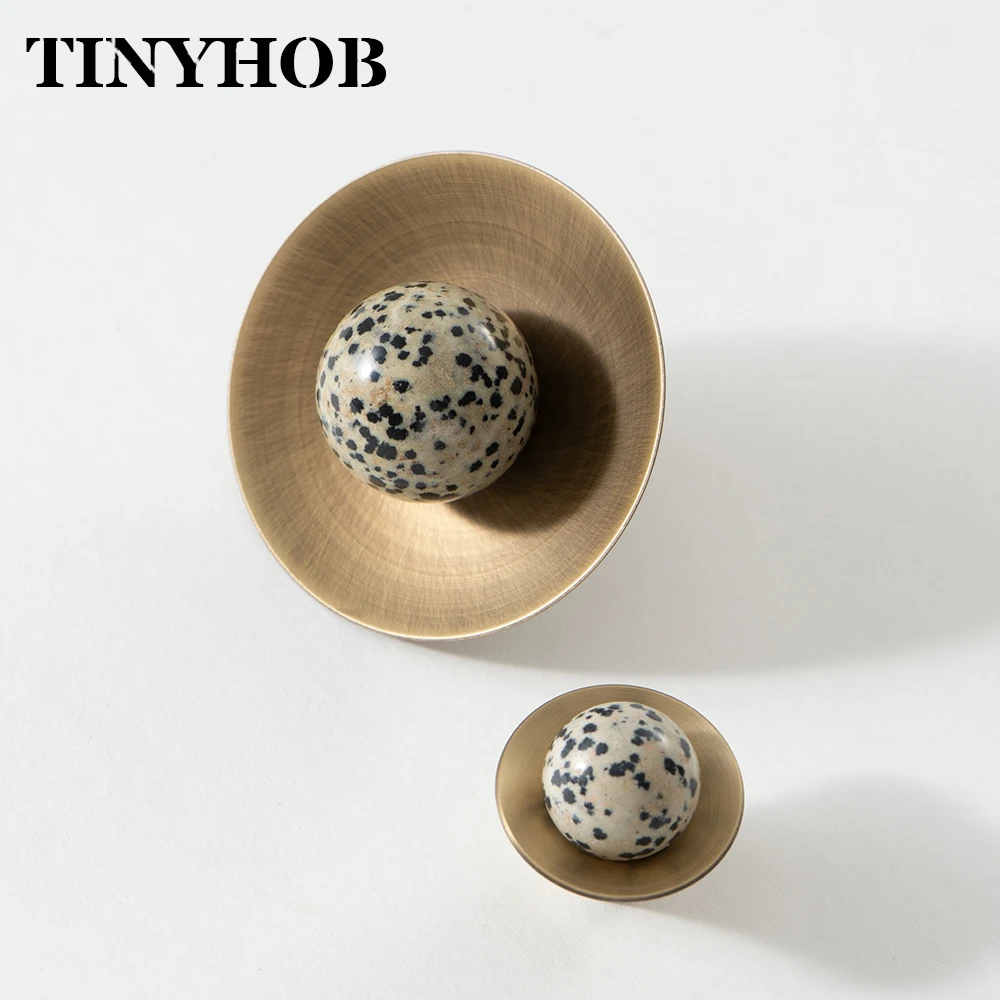 Uchwyt meblowy Tinyhob w stylu vintage, antyczny brąz, z kamienia w kropki, do szafek kuchennych z podstawą / mosiężny uchwyt do szafek na buty