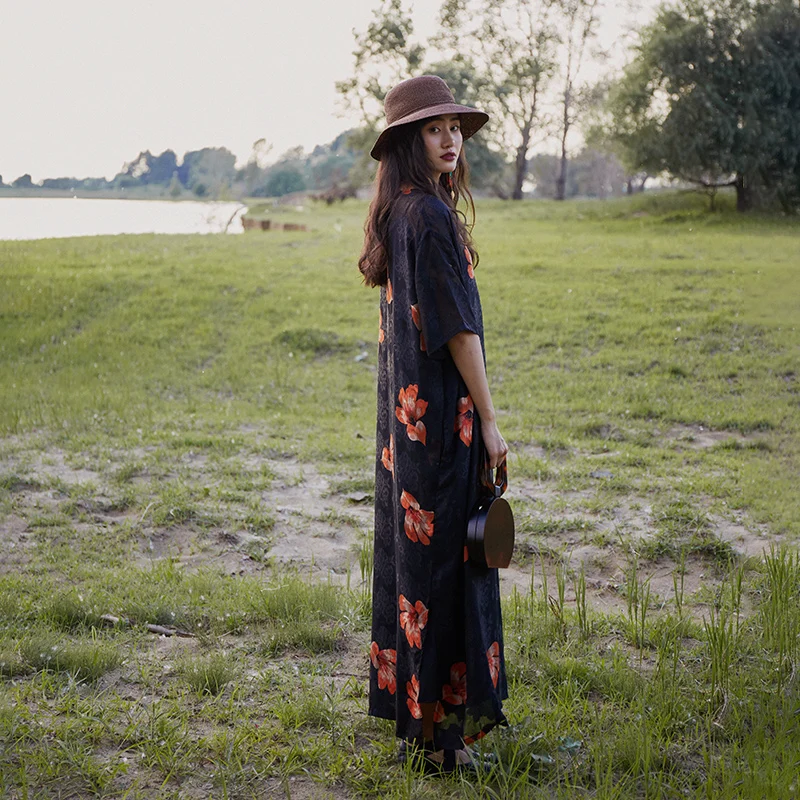 

Длинное платье Travel n Sle свободного кроя с круглым вырезом, винтажное, элегантное, с разрезом, с цветочным принтом T3