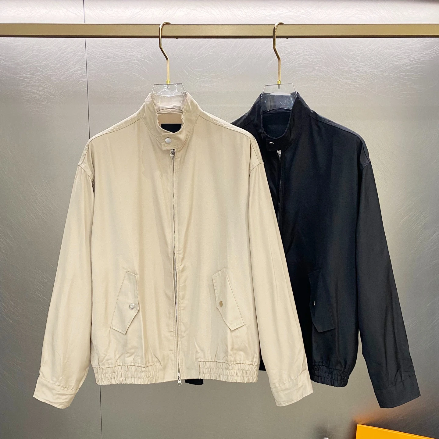 

Новая американская винтажная куртка 2025 года. Стильный дизайн унисекс. Универсальный дизайн большого размера. Идеально подходит для весны и осени.