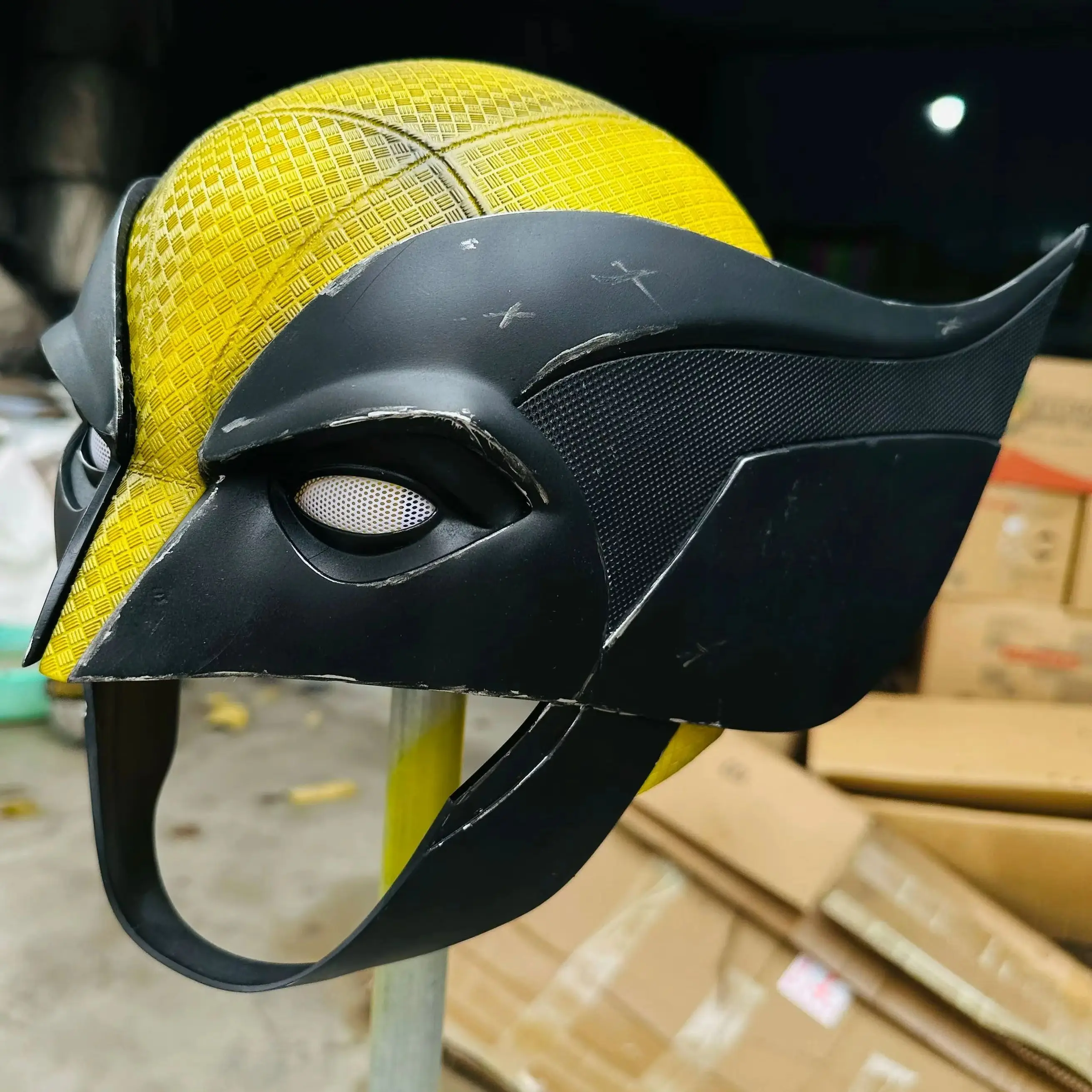 Deadpool 3 Deadpool & Wolverine Helmet with Magnetic Chin 1:1 Wearable Battle Damaged Wolverine Mask Halloween Cosplay Helmet