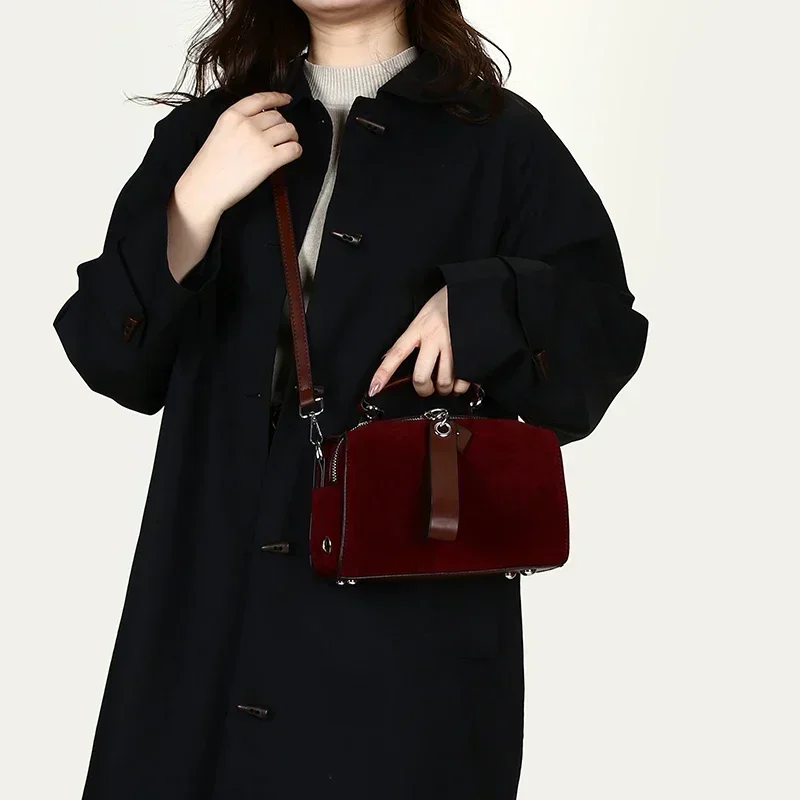 

Double Zipper Shoulder Messenger Bag for Women Stylish and Causal Versatile Design Ideal for Everyday Commuting