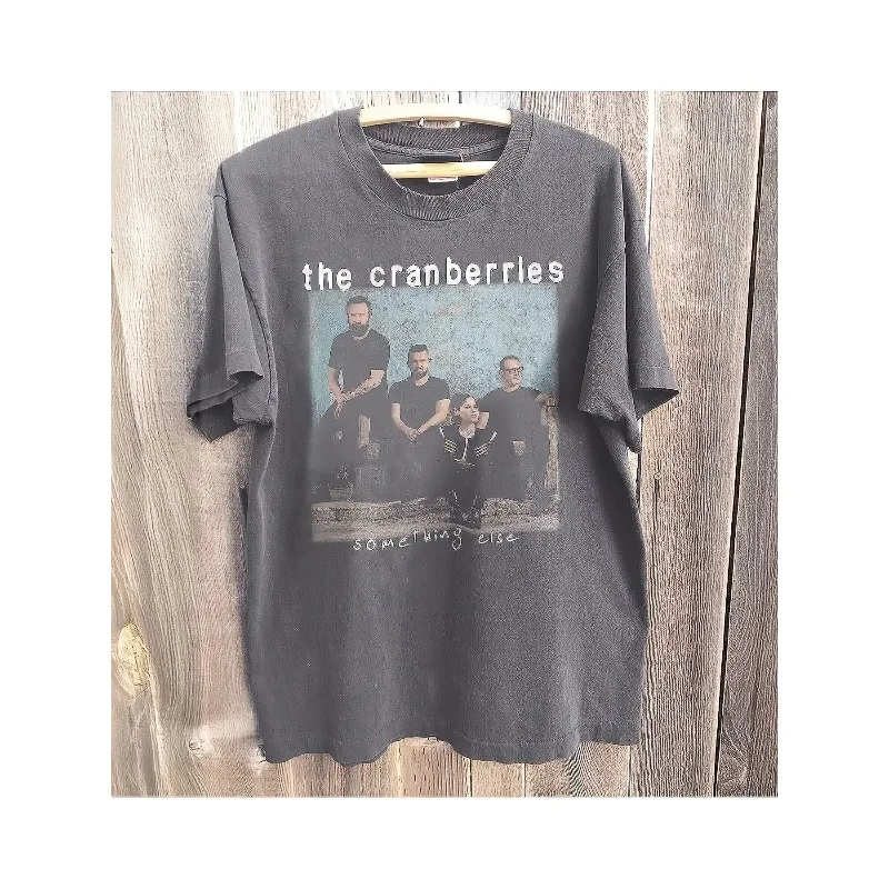 Men's and women's iconic cranberry printed unisex T-shirt, soft and a must-have for casual streetwear in all seasons