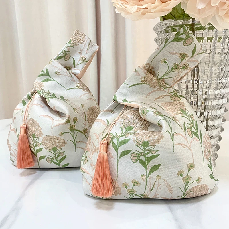 

Flower Pendant Cosmetic Bag New Chinese Style Handbag Tassel Knot Wrist Bag Small Item Phone Key Pouch Cheongsam Accessories