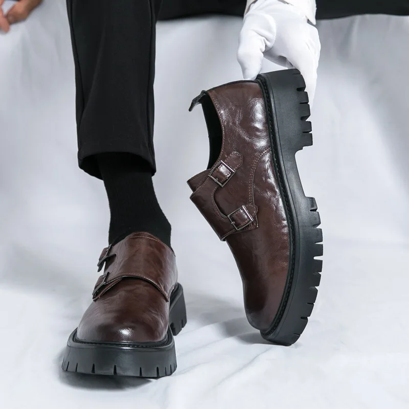 

Мужские кожаные туфли дерби на платформе в британском стиле с пряжкой, высокие и низкие повседневные туфли для мужчин 2026