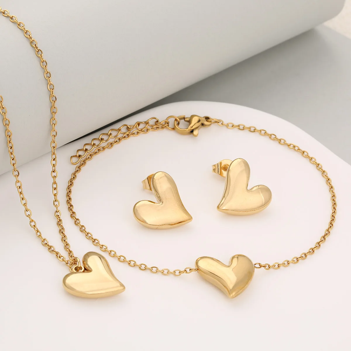Niche Exquisite Stainless Steel Fashion Advanced Sense Love Heart Necklace Bracelet Earrings Set For Women