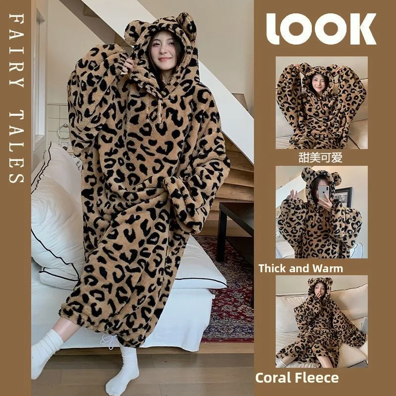 

Женская утепленная пижама из кораллового флиса с капюшоном, с милым леопардовым принтом, свободного кроя, больших размеров, домашняя одежда, которую можно носить и на улице.