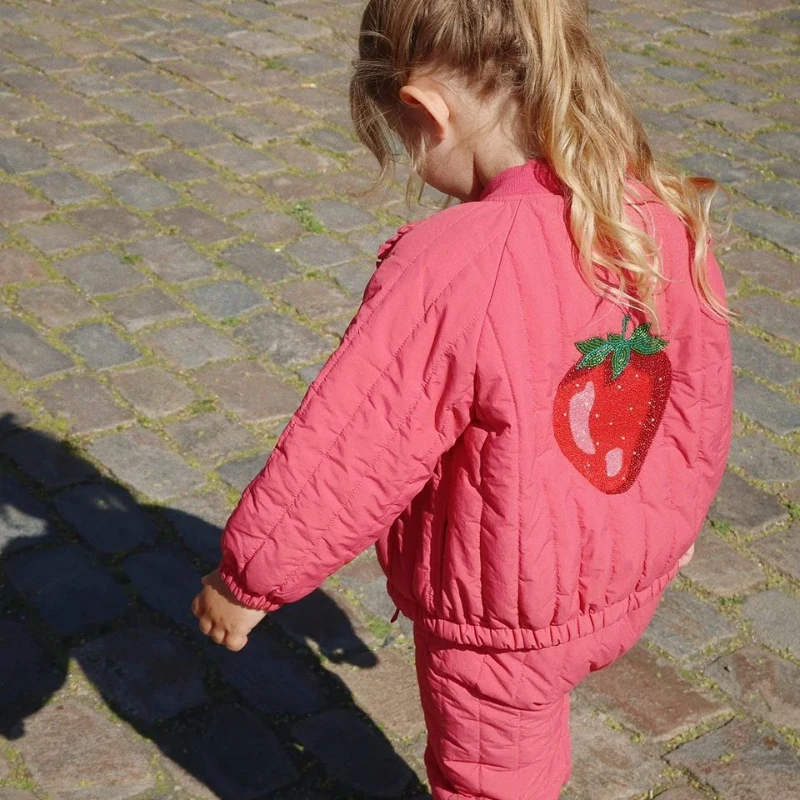 معطف أطفال مطرز KS ماركة 2025 خريف شتاء جديد رائع فتاة سترة سميكة معطف ملابس خارجية دافئة الأولاد صوف الضأن