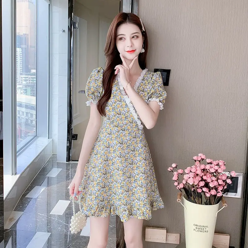 Spliced Platycodon Retro Sweet First Love Temperament Waist-hugging and Making Small Florals Look Thin