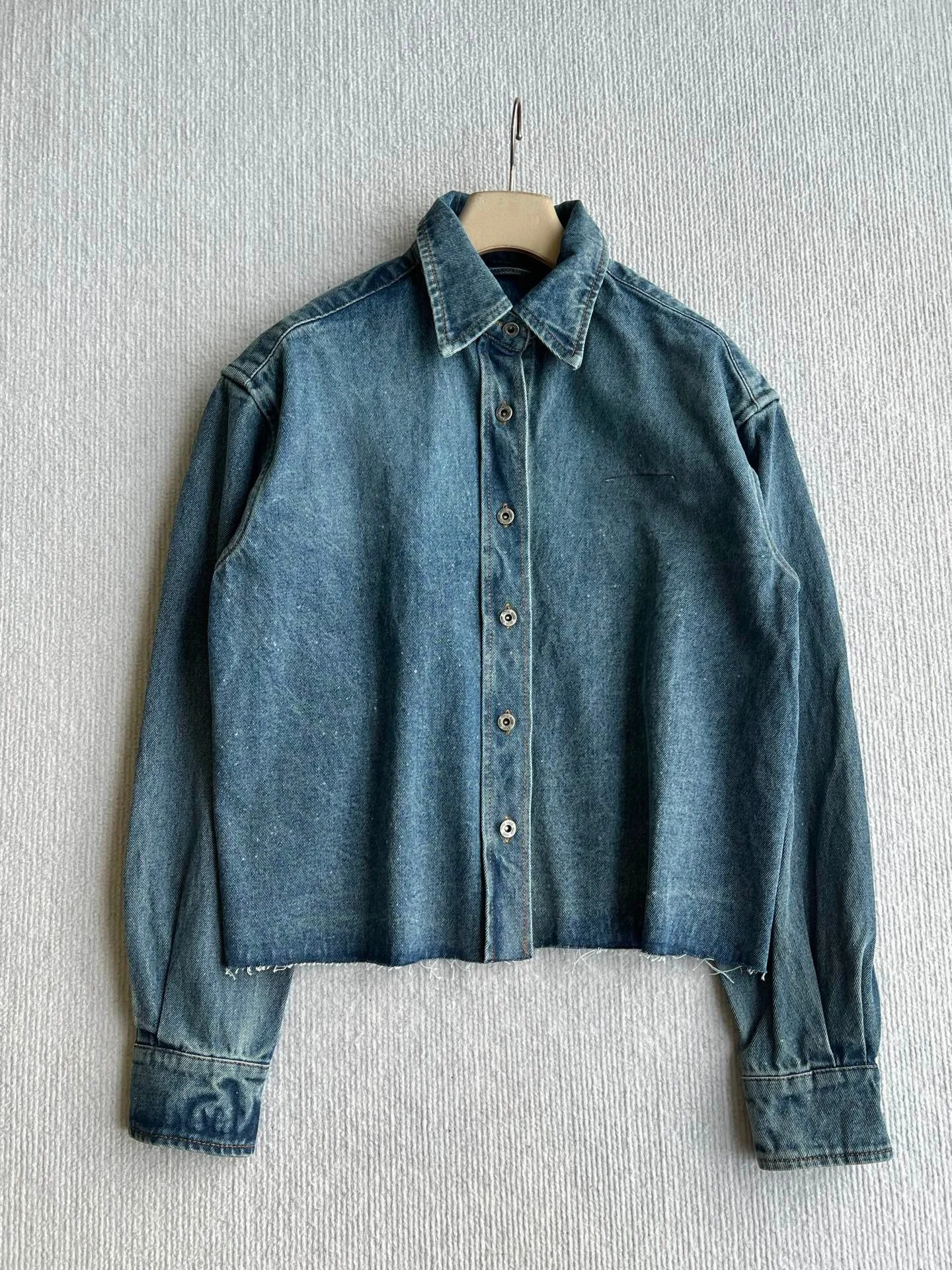 26 Autumn/Winter: Short Sleeve Denim Shirt with Cuffs + Denim Skirt + Short Lapel Shirt Jacket