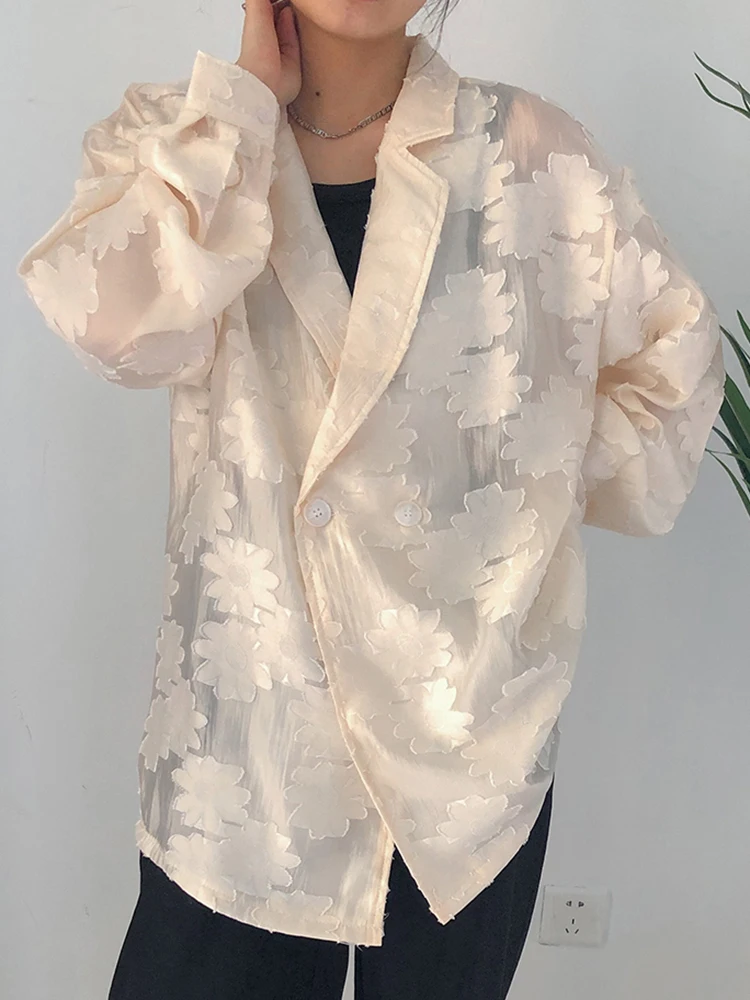 [EAM] Women Beige Jacquard Embroidery Big Size Blouse New Lapel Long Sleeve Loose Fit Shirt Fashion Spring Autumn 2024 1DF1478