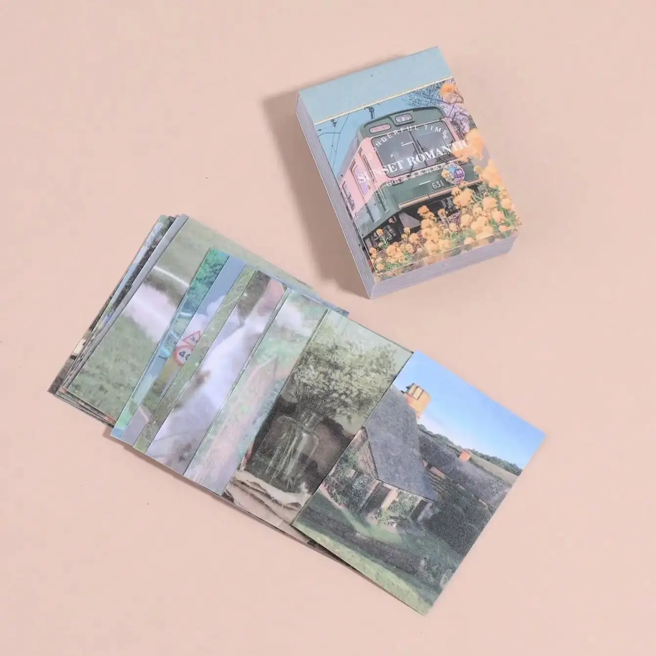 1冊の優しいスタイルの模様入り紙、非粘着性、さまざまなデザイン、スクラップブッキングや封筒の装飾に適しています。