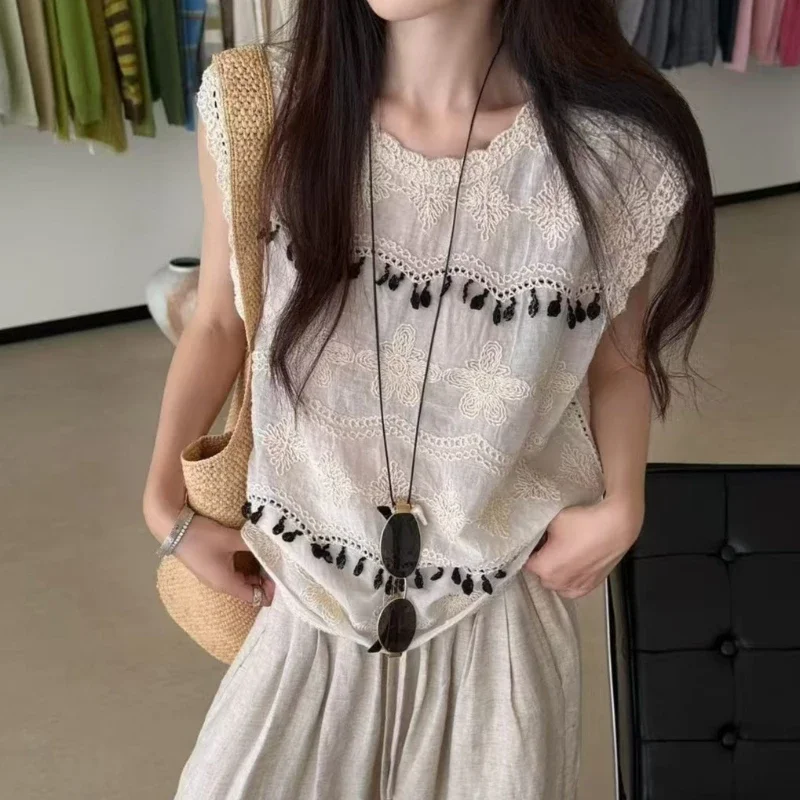 Women's Lace Embroidery Blouse Tassel Sleeveless Linen Tank Top Open Knit Tops Boho Chic Summer Beach Vacation Outfit