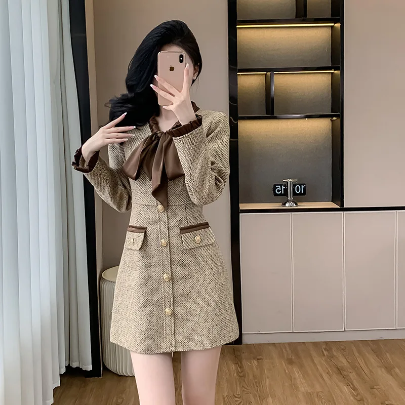 

Khaki long sleeved tweed women's dress 2026 new spring and autumn style small fragrance temperament waist cinching dress