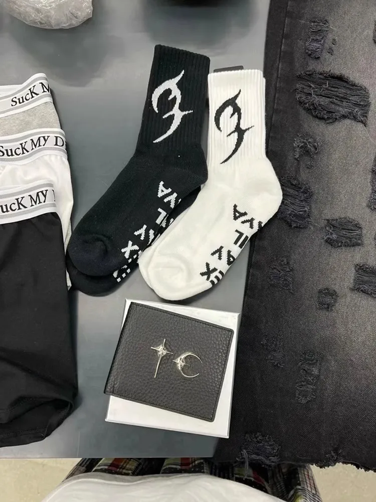 Sold by 2 pairs/lot --Thug Club Letter Star Moon Socks Couple Style Simple Fitness Long Socks WZ72