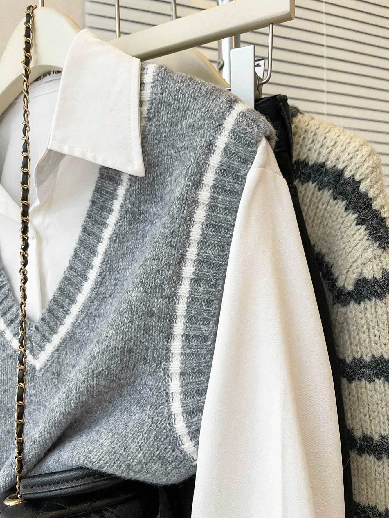 Gray V-Neck Sleeveless Knit Vest with Contrast Trim for Women, Loose Fit Autumn Winter Layering Top