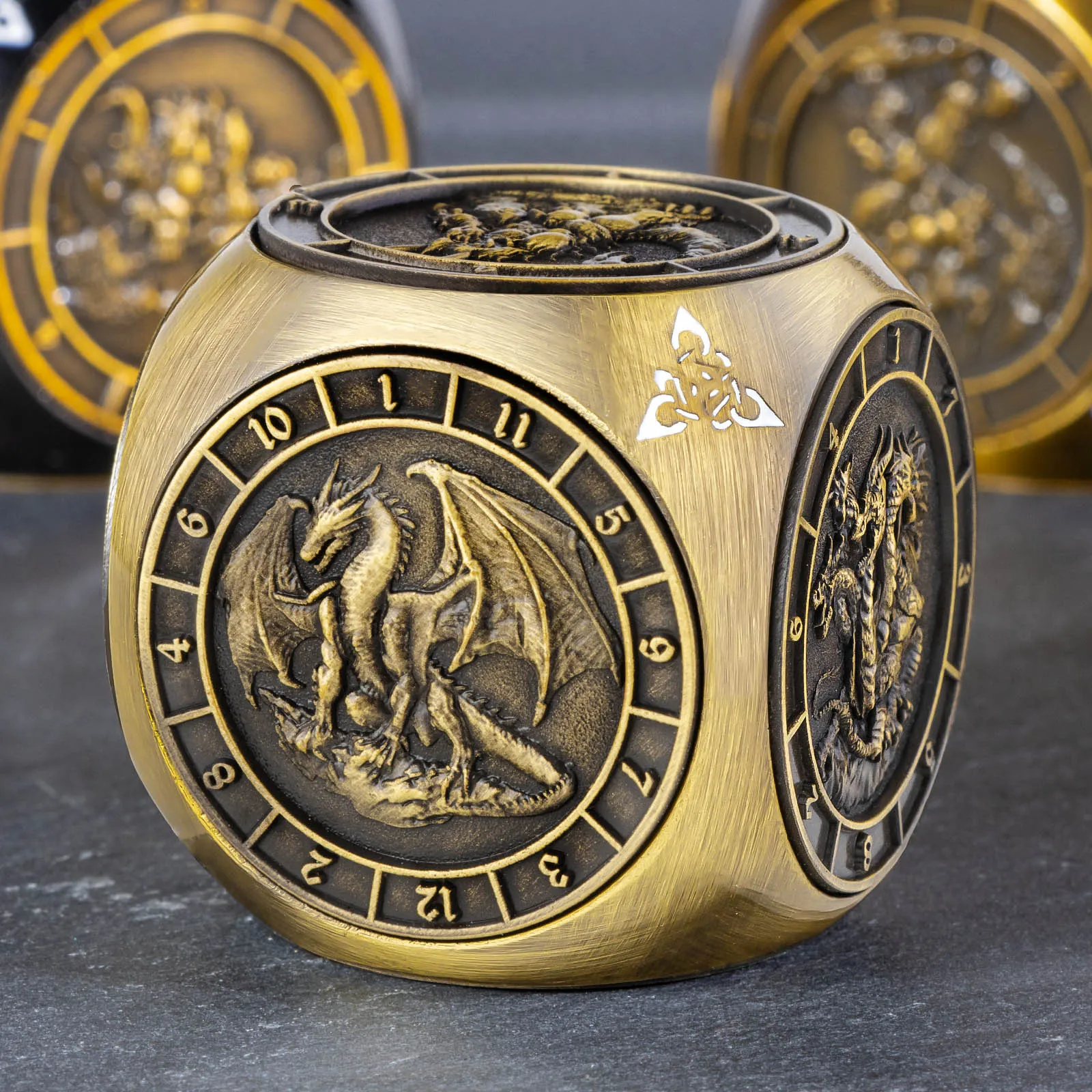 

Металлические игральные кости DND 7-в-1, 6-сторонние 3D рельефные кости Dragon D Spinner D и Dice для подземения и дракона