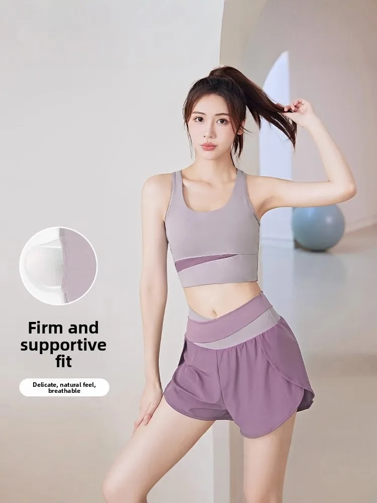 

Женский повседневный спортивный комплект, летняя тонкая новинка 2025 года, высококачественная тренировочная одежда для пилатеса с нагрудником, одежда для йоги