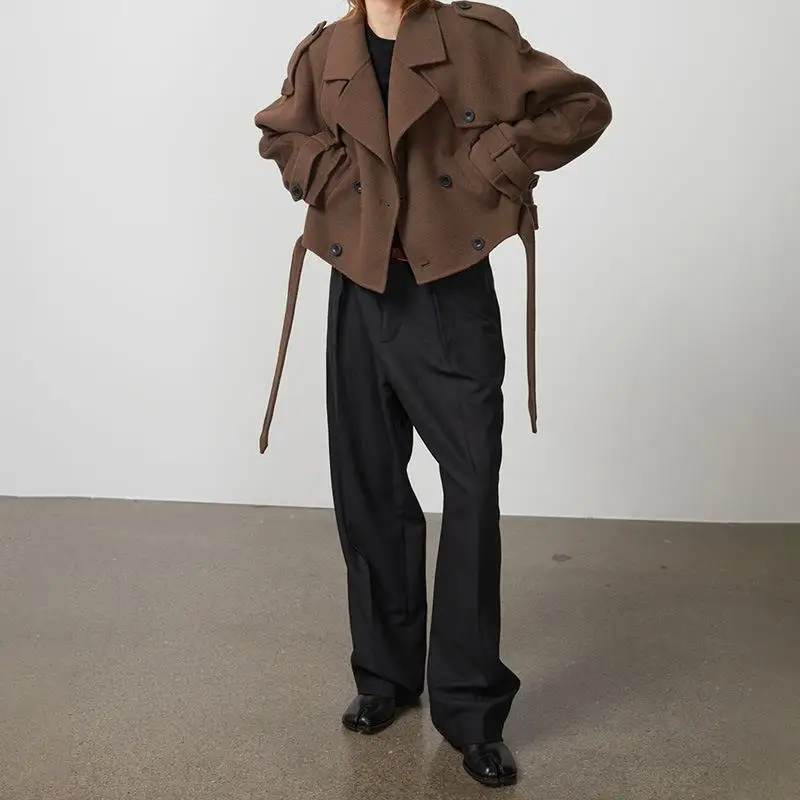 เข็มขัดตกแต่งสีน้ำตาลเข้มสไตล์เรโทร หรือ เสื้อคอปกแฟชั่นสำหรับผู้หญิง เสื้อคลุมแฟชั่น ไซส์ C สำหรับสุภาพสตรีวัยกลางคน