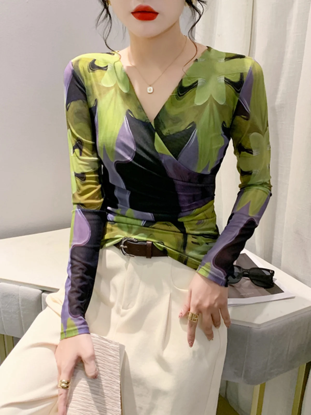 T-shirt à col en V Ele Cross, manches longues, imprimé, base, coupe ajustée, automne-hiver, tendance, style urbain, design jeune