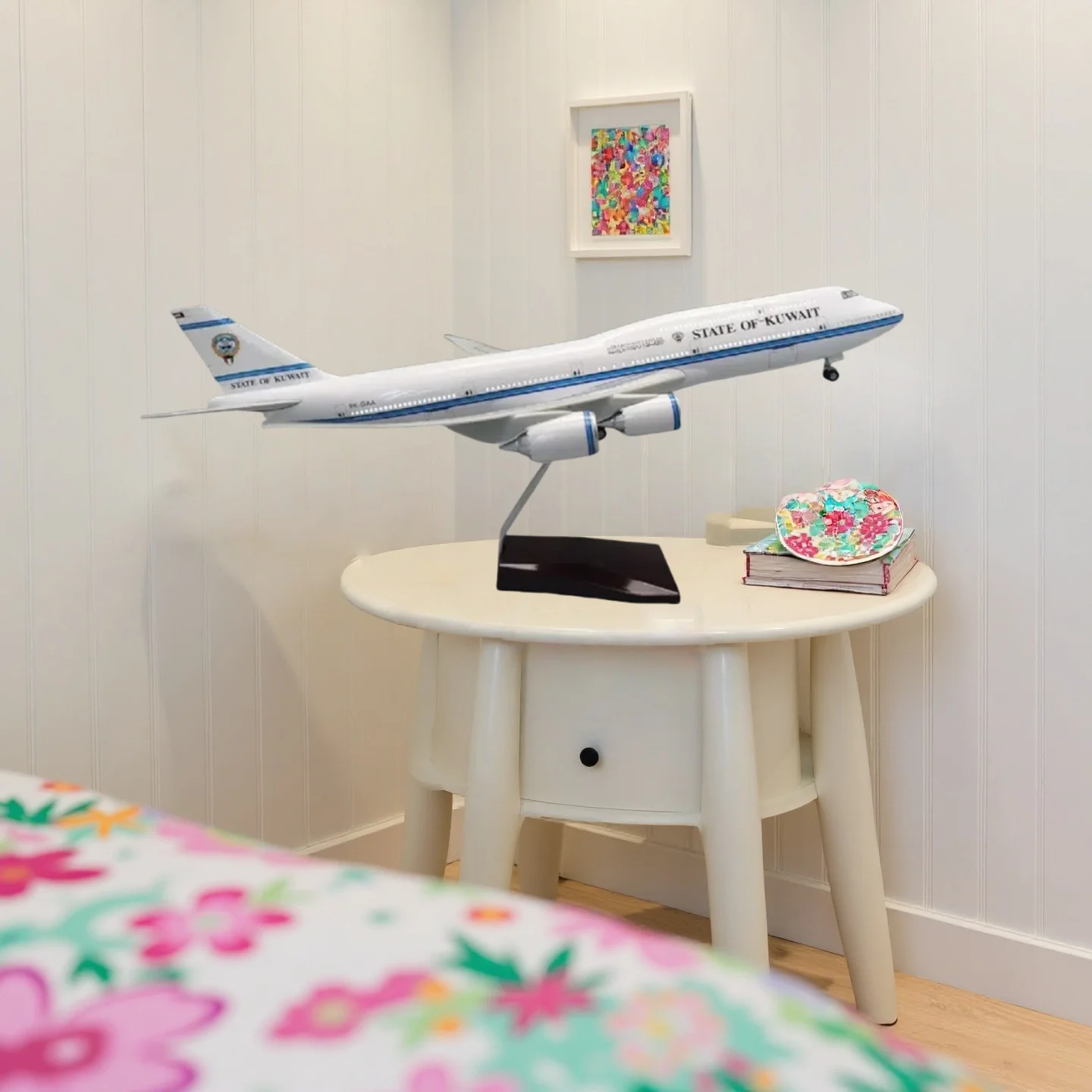 

47CM 1:150 Scale Kuwait Airways B747 Aircraft Model With Wheel LED Light Resin Diecasting Machine Collected Gifts Toy Display