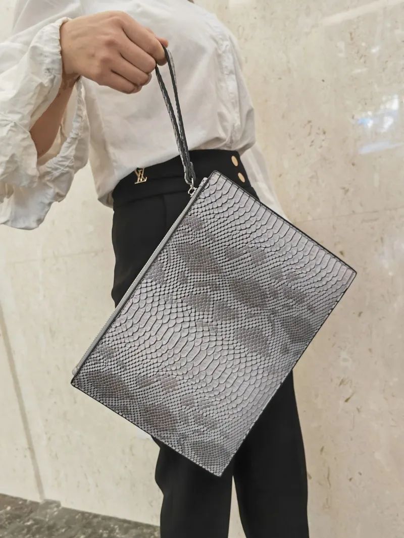 Luxury 3D Serpentine women Clutch Bags Brand Designer iPad Handbags Fashion pu Leather Party Envelope Bag for ladies Wrist walle