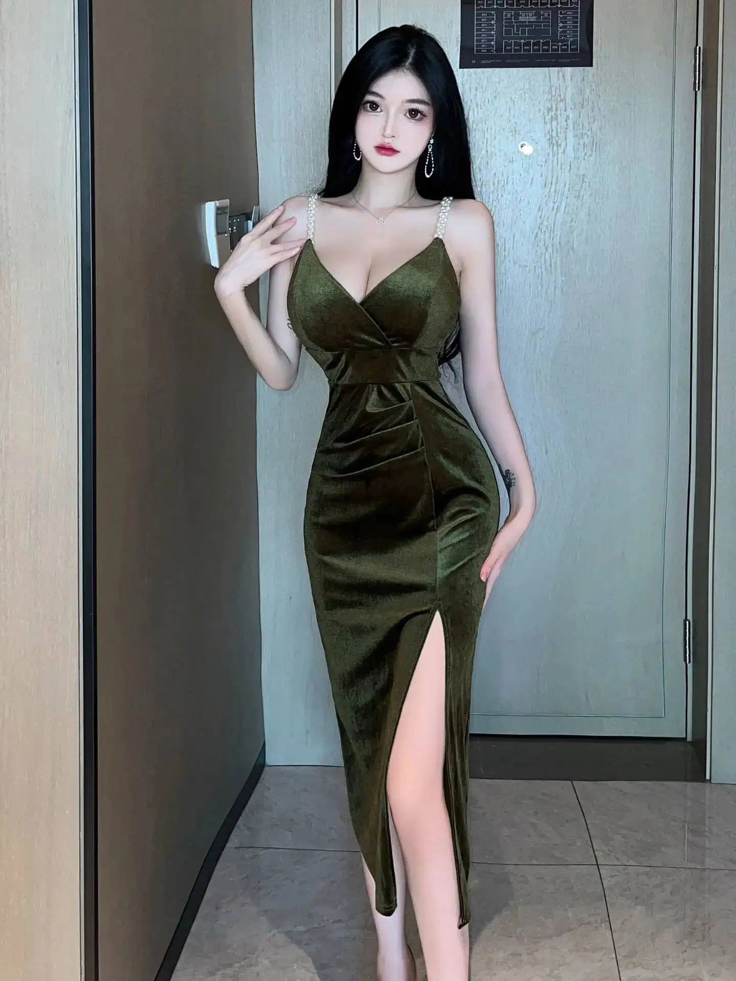 2023 Spring and Autumn New Women's Sexy Temperament High Waist Split Velvet ceremonial dress Backless Wrap Hip Long Dress OT68 - view 2