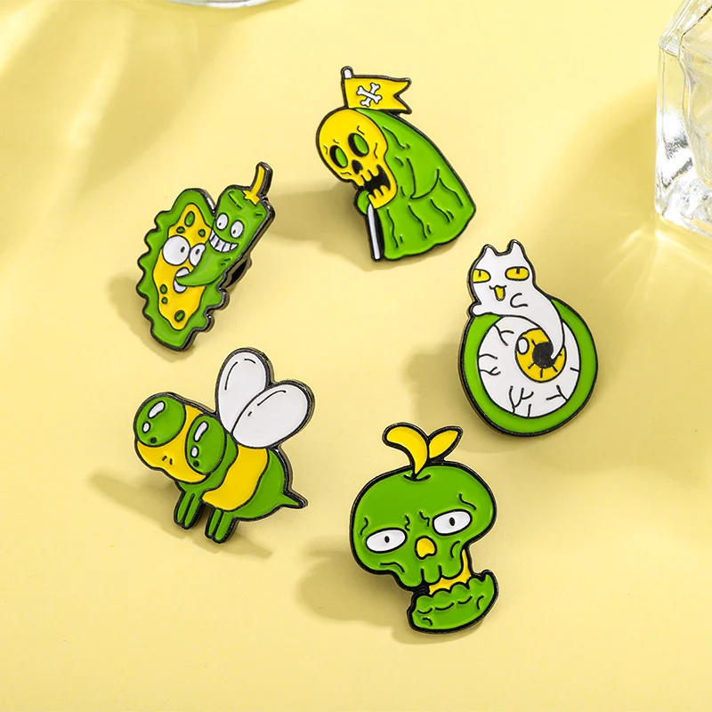 Lucu hijau Halloween Enamel Pin Apple kerangka hantu kematian Big Eyed Bee Pare Melon Chili bros kerah grosir perhiasan