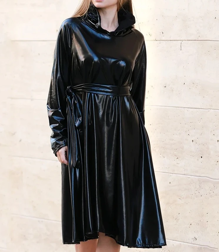 Damen Kunstleder Kapuzenumhang-Kleider Glänzendes PU Halloween Cosplay Kostüme Langarm Glänzendes Minikleid Individuelle Anfertigung Möglich