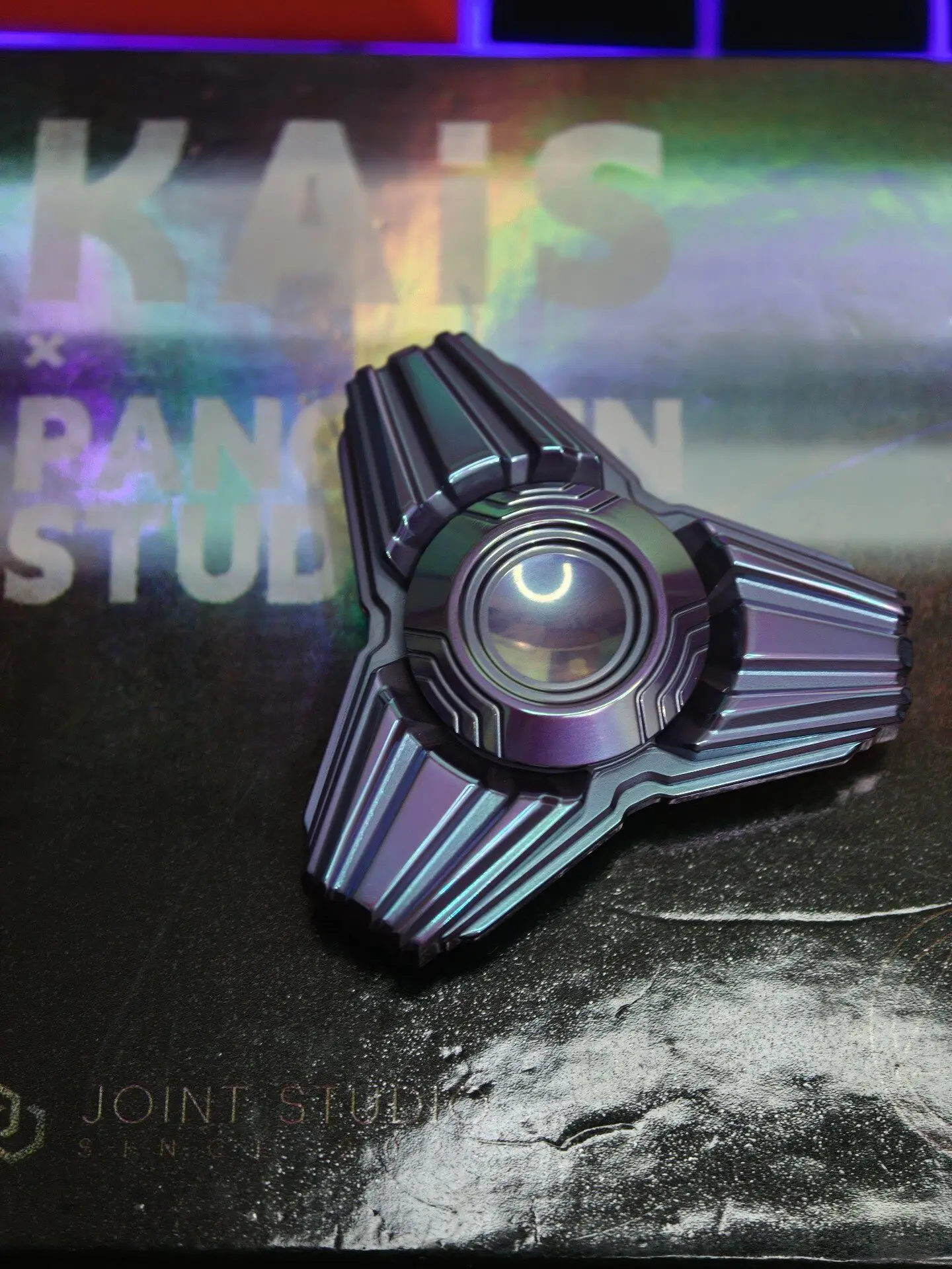 Used EDC KAIS Titanium Edgeless EDC Gyro, Pangolin Joint, Titanium Alloy Material, Trefoil Structure