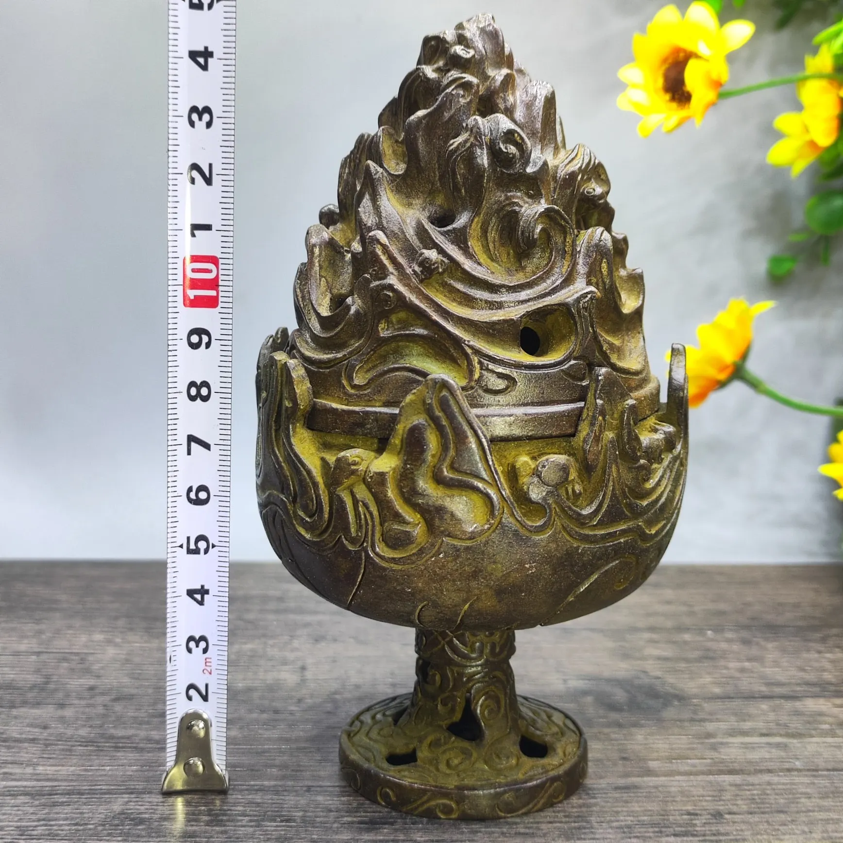 A metal statue of Boshan incense burner, weighing approximately 980g 14.5cm