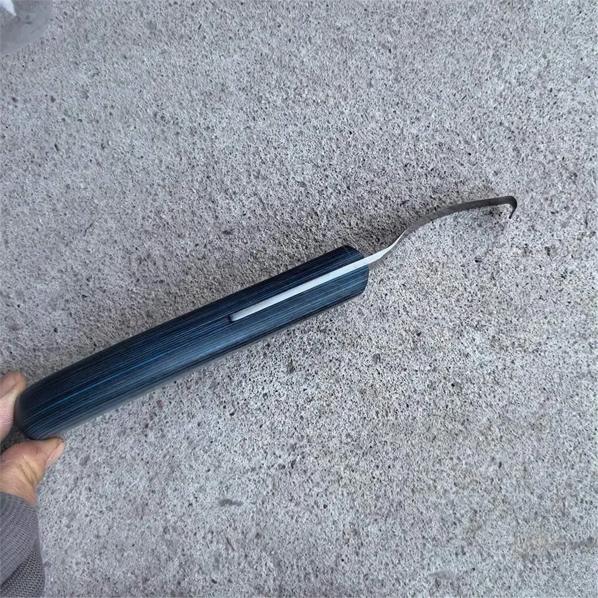 Hoof Knife, Horseshoe Trimming Tool, Single-Edged Right-Handed Hoof Knife, Blue Wooden Handle Hoof Knife