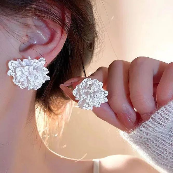 White Camellia Flower Earrings for Women Flower Earring 2024 New Modern Korean Fashion Cute Teens Girl Party Jewelry Accessories