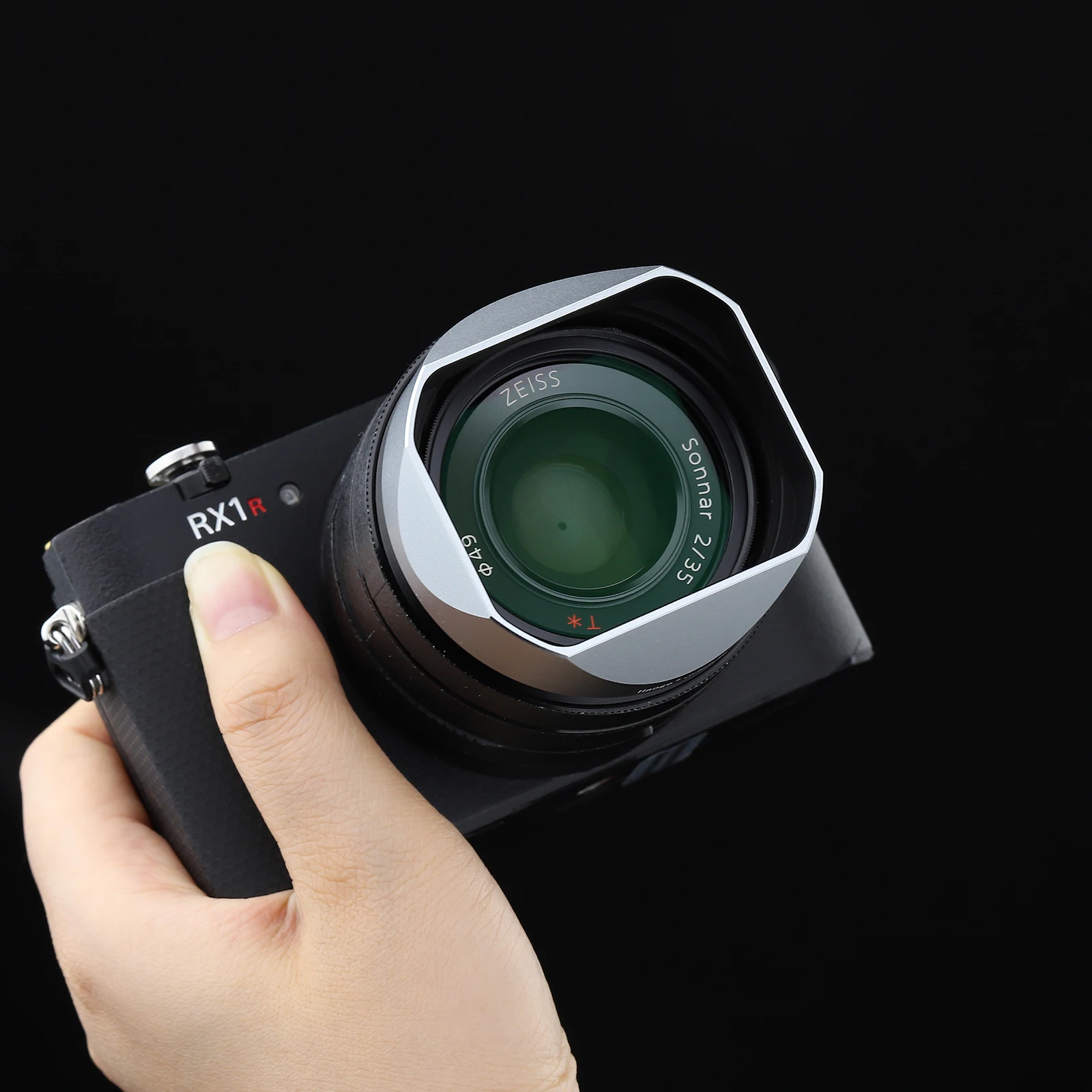 Haoge Metall-Gegenlichtblende für Sony RX1R3/RX1M2/RX1 FE 40 mm F2,5 G FE 50 mm F2,5 G FE 24 mm F2,8 G Objektivschirm auf A7CII A7CR A7R4 – Detail 3