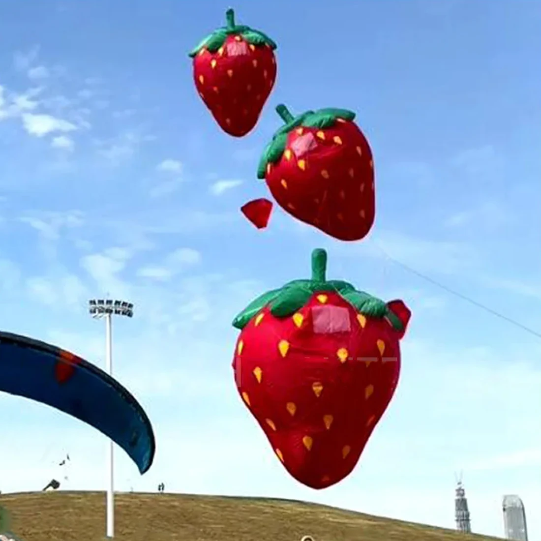 9KM 3.5m Strawberries Kite Line Laundry Pendant Soft Inflatable Show Kite for Kite Festival 30D Ripstop Nylon Fabric