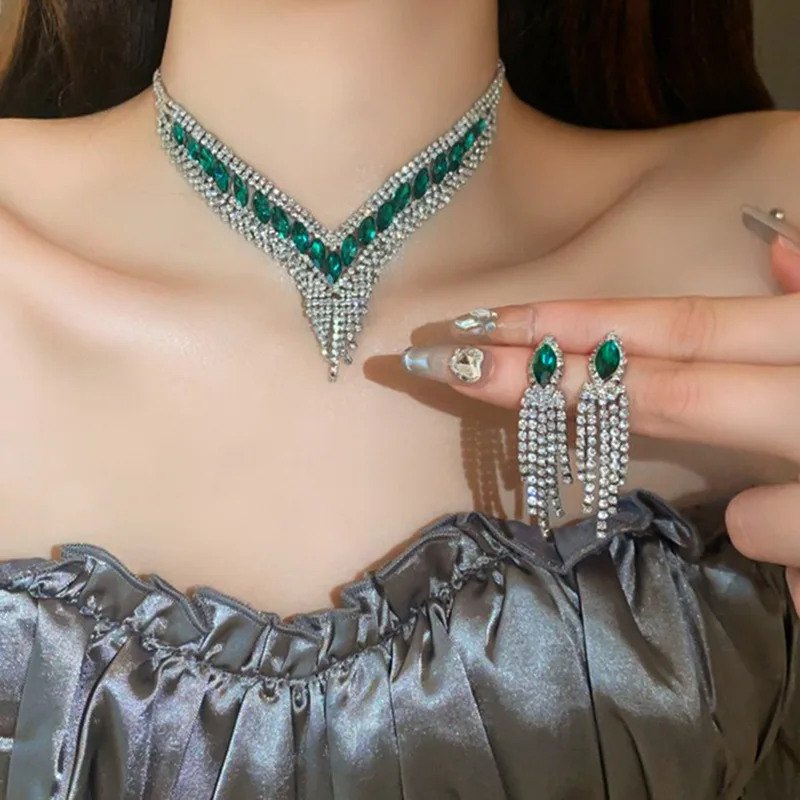 2 Pcs V-shaped Rhinestones Pendant Necklaces for Women Retro Chain Tassel Collarbone Chains Dedicate Banquet Party Set H