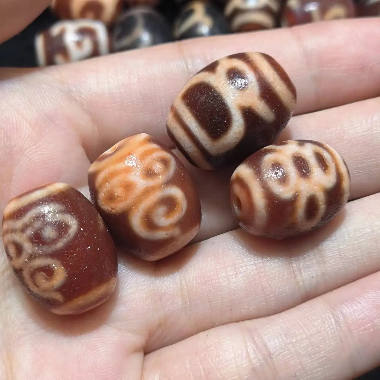 

1pcs/lot Natural Old Agate Dzi red weathered pattern rare breed Various patterns diy bracelet necklace precious accessories gem