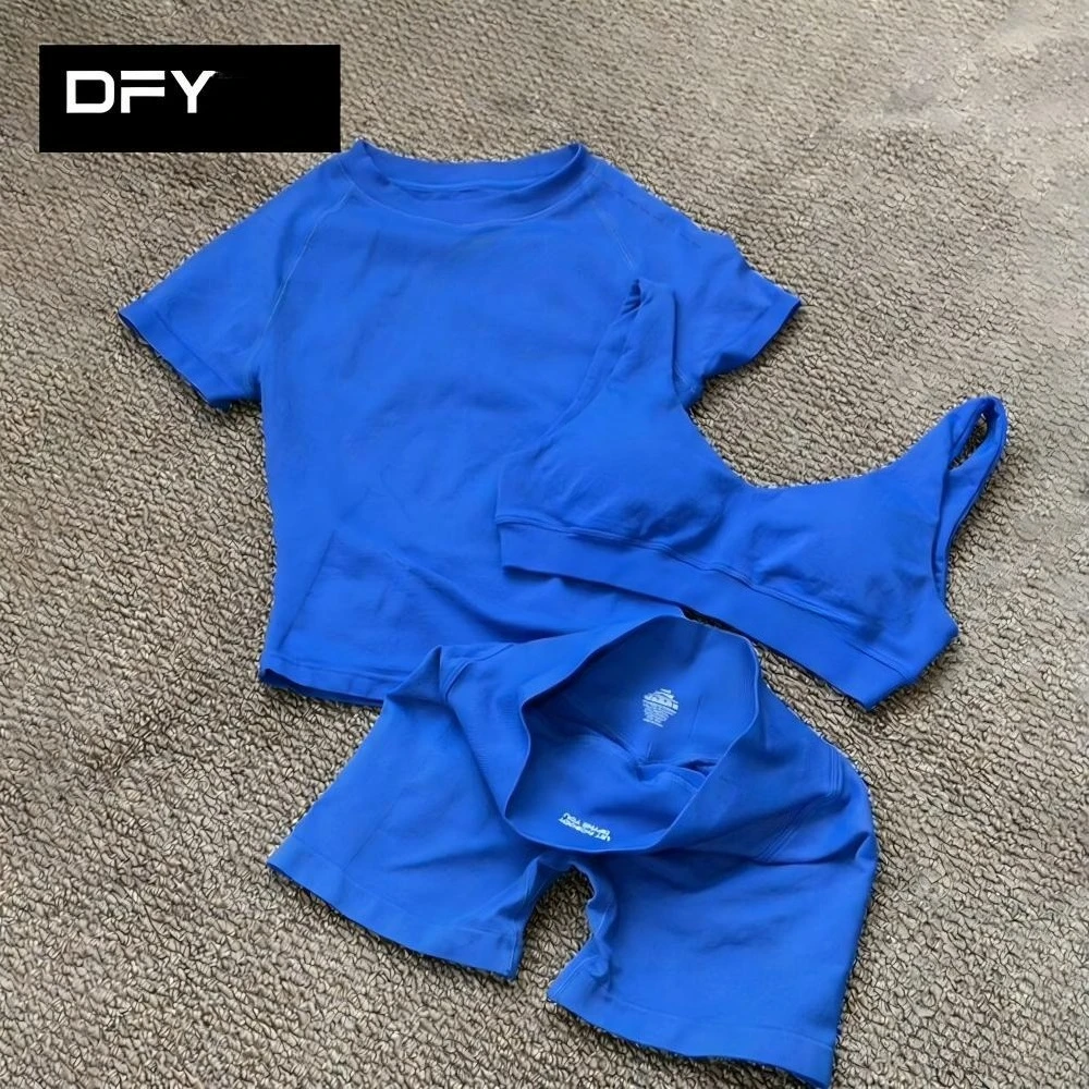 Origineel label: Driedelige yogakleding voor dames, inclusief heupliftende shorts, sportbeha en top, geschikt voor fitness, hardlopen en training.