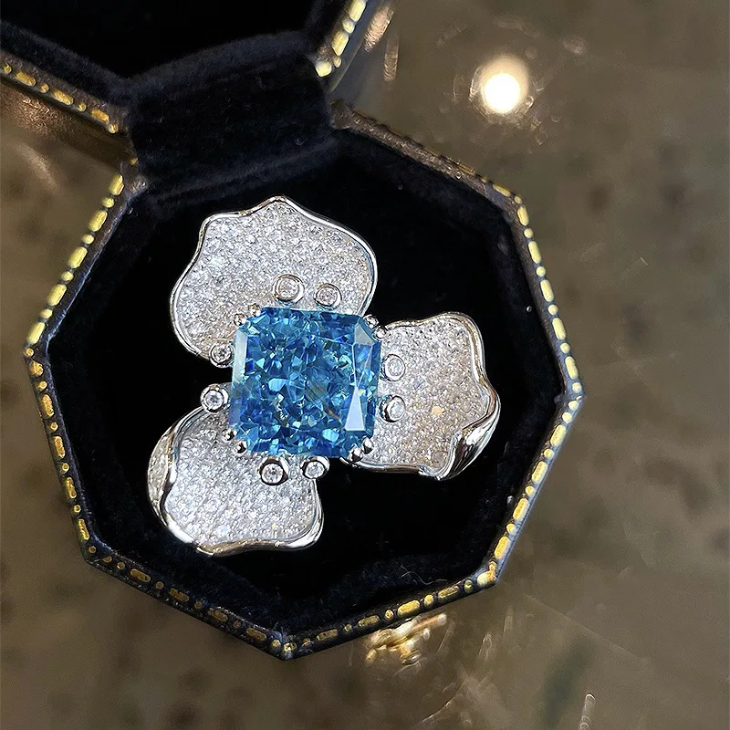 

Fashion New Product 925 Silver Ocean Blue Treasure 10 * 10mm Radian Flower Ring Full Diamond Luxury Set Ring Wedding Jewelry