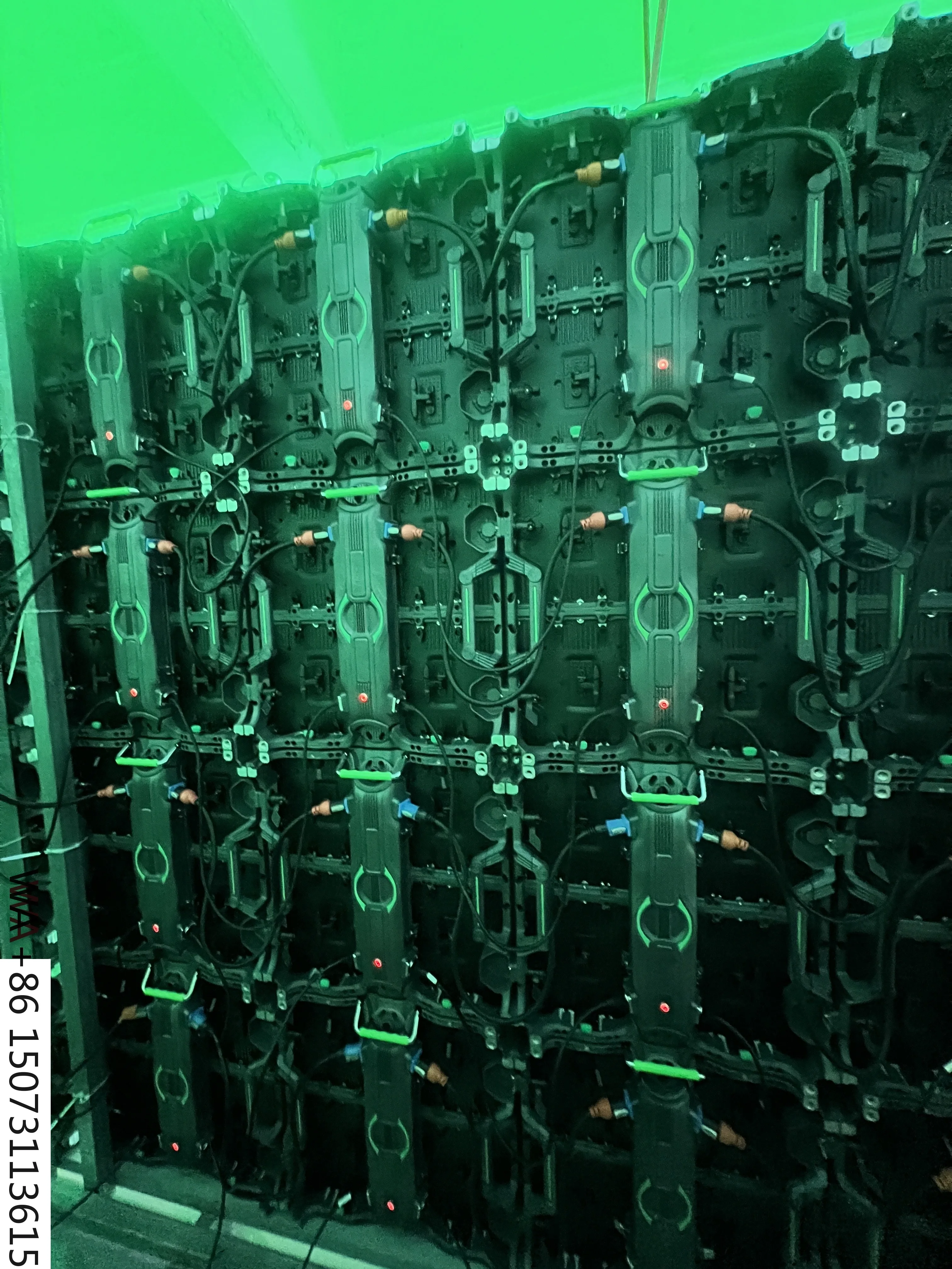 

Наружный светодиодный модуль P2.57/P3.6/P4.8 мм — водонепроницаемая панель 576*576 мм для видеостен