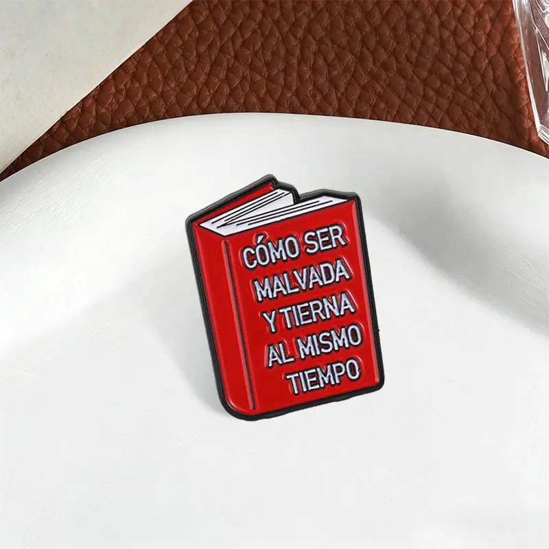 Spanish Slogan Badge Cartoon Cat Peach Quotes Enamel Pin Book Latin Humor Sarcastic Meme Brooch Accessories Gift Decor