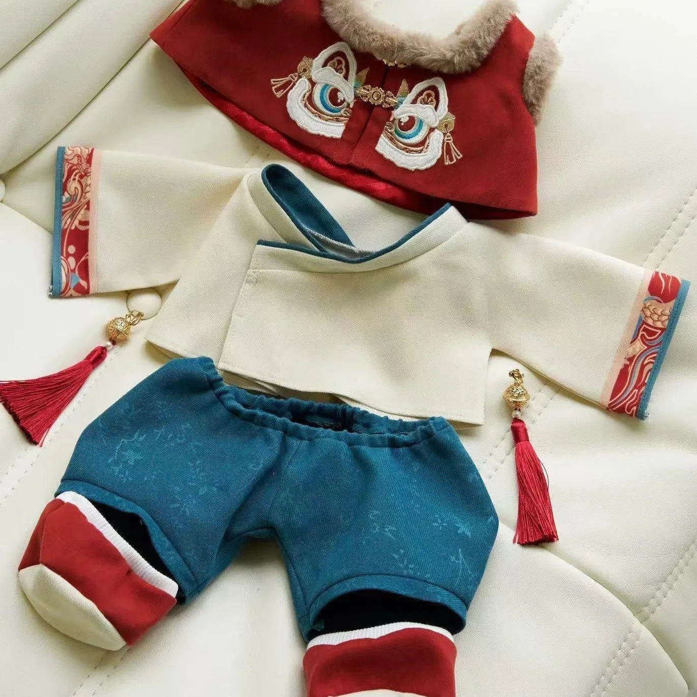 40 سنتيمتر دمية ملابس السنة الجديدة ، النمط الصيني القديم ، استمتع بجسم الجلوس ، ملابس الطفل ، سمات تأثيري ، تغيير اللباس