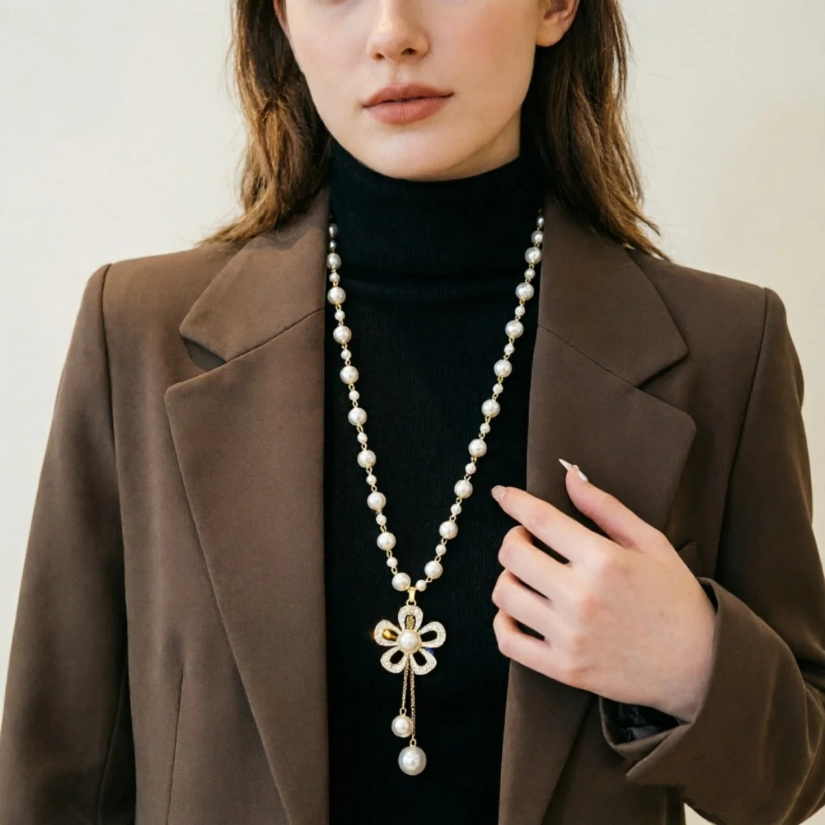 Elegante französische Strass-Perlenblumen-Halskette mit langer Kette für Damen und Herren, zarte florale Quasten-Choker-Schmuckstücke – Detail 17