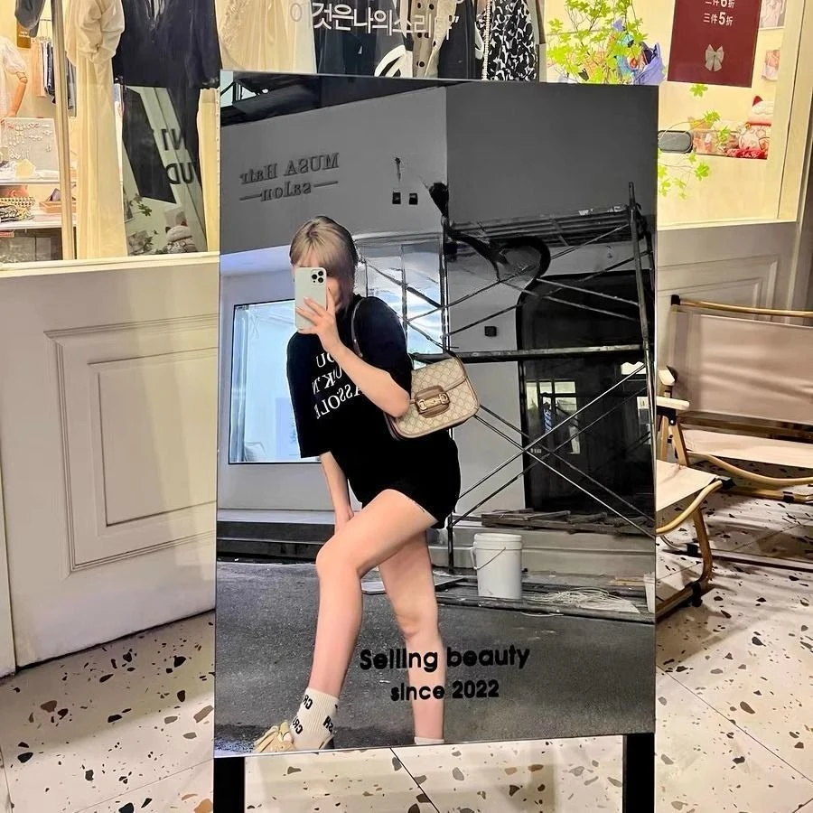Korean mirror floor brand clothing store full mirror Internet celebrity mirror sign outdoor shop door advertising clock in sign